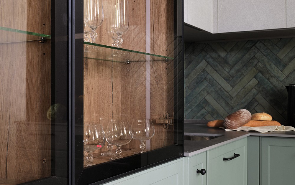 Кухня в московской сталинке в духе норвежского леса