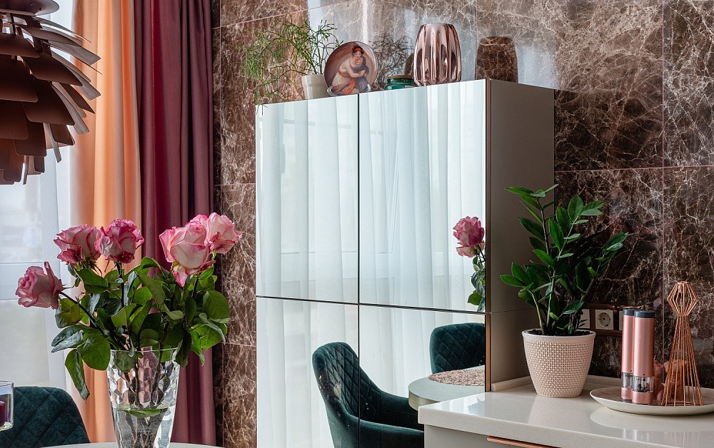 Г-образная кухня с бархатистыми фасадами