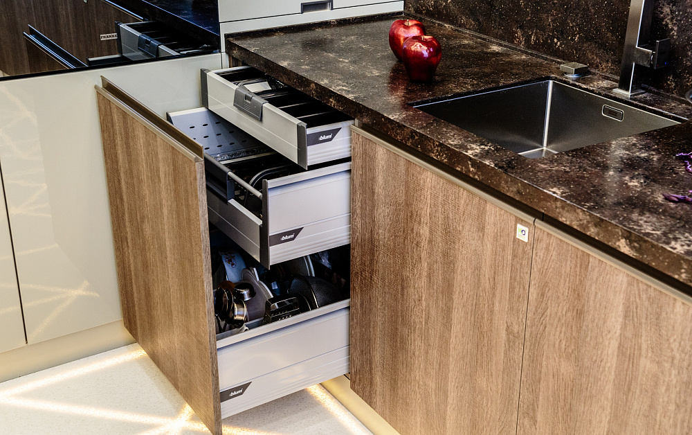 "Кухня с паутинкой" ("Квартирный вопрос" от 30.01.16) Кухня Марта.