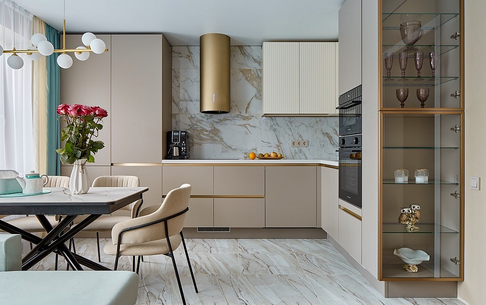 Роскошная песочная кухня с мраморно-золотыми акцентами