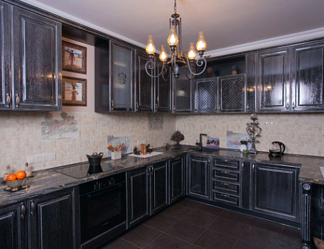 Классическая кухня из массива дерева