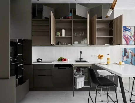 Коричневая кухня в Чите