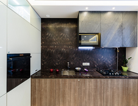 Коричневая кухня в Мурманске