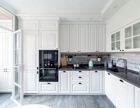 Дизайн кухни в белом цвете