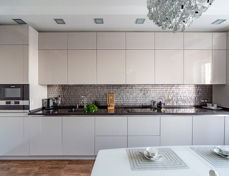 Бежевая кухня в Санкт-Петербурге