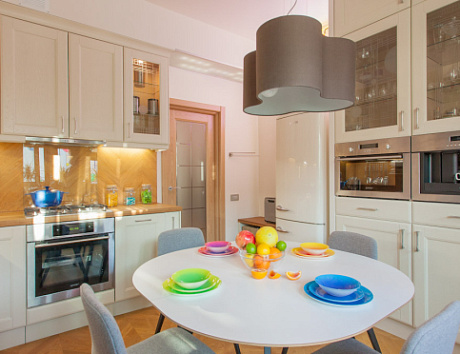 Светлая кухня в Екатеринбурге